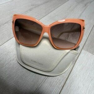 ✨ TOM FORD Statement Sunglasses – Chic & Iconic ✨